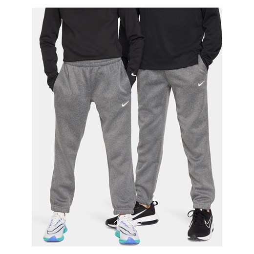Spodnie zimowe dla dużych dzieci Nike Therma-FIT - Czerń ze sklepu Nike poland w kategorii Spodnie chłopięce - zdjęcie 169755664