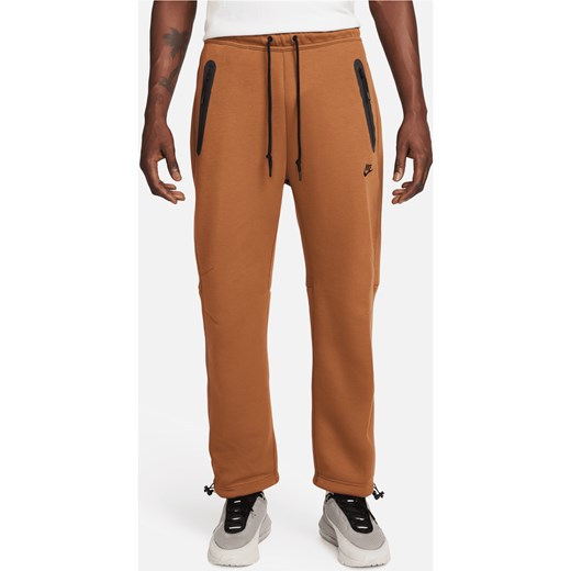 Męskie spodnie dresowe o luźnym kroju u dołu Nike Sportswear Tech Fleece - Brązowy ze sklepu Nike poland w kategorii Spodnie męskie - zdjęcie 169755913