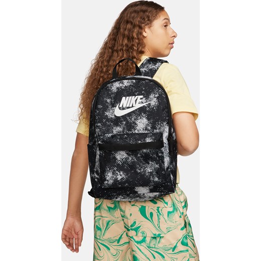 Plecak Nike Heritage (25 l) - Biel ze sklepu Nike poland w kategorii Plecaki - zdjęcie 169756223