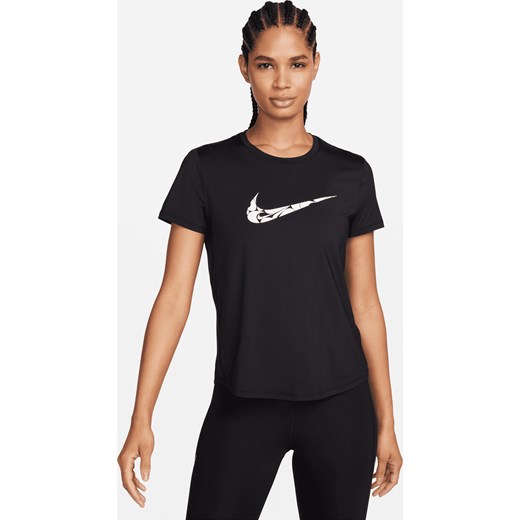 Damska koszulka do biegania z krótkim rękawem Dri-FIT Nike One Swoosh - Czerń ze sklepu Nike poland w kategorii Bluzki damskie - zdjęcie 169756361