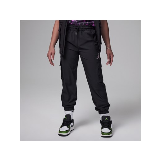 Spodnie dla dużych dzieci Jordan Post Up Cargo Pants - Czerń ze sklepu Nike poland w kategorii Spodnie chłopięce - zdjęcie 169756571