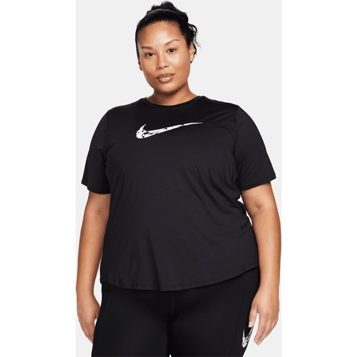 Damska koszulka do biegania z krótkim rękawem Dri-FIT Nike One Swoosh (duże rozmiary) - Czerń ze sklepu Nike poland w kategorii Bluzki damskie - zdjęcie 169756813