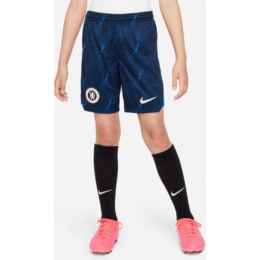 Spodenki piłkarskie dla dużych dzieci Nike Dri-FIT Chelsea F.C. Stadium 2023/24 (wersja wyjazdowa) - Niebieski ze sklepu Nike poland w kategorii Spodenki chłopięce - zdjęcie 169757443