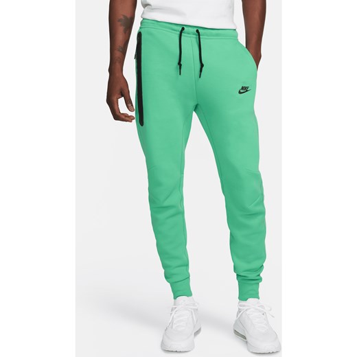 Joggery męskie Nike Sportswear Tech Fleece - Zieleń ze sklepu Nike poland w kategorii Spodnie męskie - zdjęcie 169757771