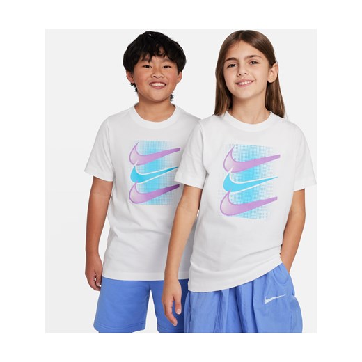 T-shirt dla dużych dzieci Nike Sportswear - Biel ze sklepu Nike poland w kategorii T-shirty chłopięce - zdjęcie 169758433