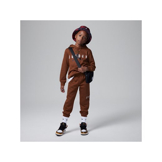 Dwuczęściowy zestaw dla małych dzieci Jordan Sustainable Pullover Hoodie Set - Brązowy ze sklepu Nike poland w kategorii Dresy chłopięce - zdjęcie 169759223