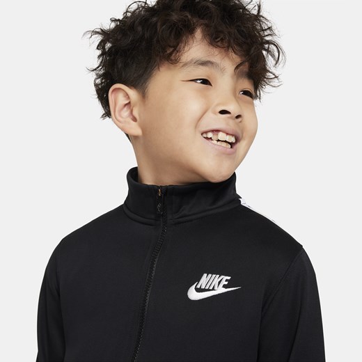 Zestaw z trykotem dla małych dzieci Nike Sportswear Club Dri-FIT - Czerń Nike 6 Nike poland