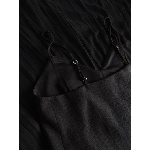 Sukienka Reserved czarna na ramiączkach 