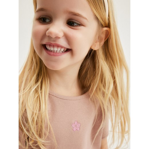 Reserved - Bawełniany t-shirt z haftem - brudny róż ze sklepu Reserved w kategorii Koszulki niemowlęce - zdjęcie 169791474