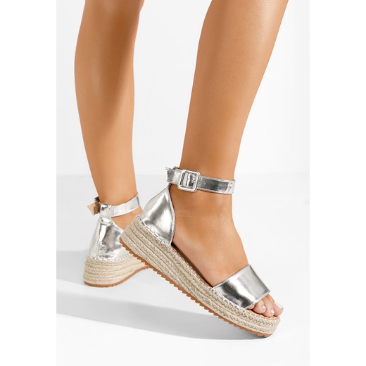 Srebrne espadryle na koturnie Vicky ze sklepu Zapatos w kategorii Sandały damskie - zdjęcie 169792452