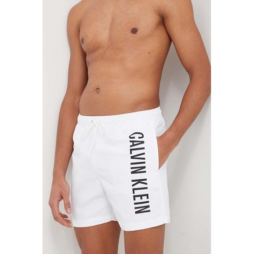 Calvin Klein szorty kąpielowe kolor biały ze sklepu ANSWEAR.com w kategorii Kąpielówki - zdjęcie 169802602