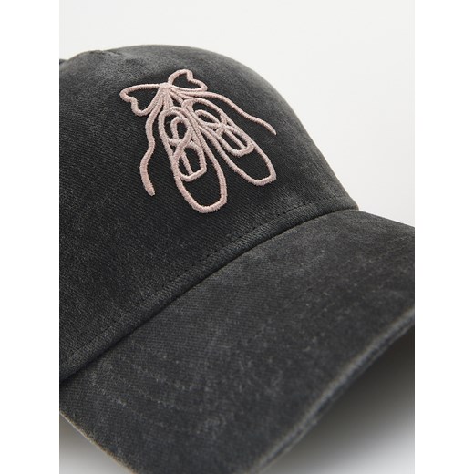 Czapka dziecięca Reserved z haftem z bawełny 