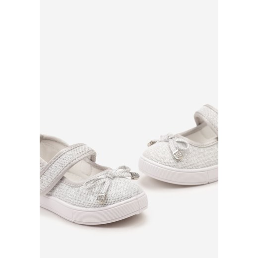 Srebrne Balerinki Zapinane na Rzep z Kokardką i Cyrkoniami Vazlira 19 born2be.pl