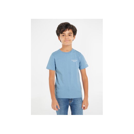 Calvin Klein Jeans T-Shirt Stack Logo IB0IB01319 D Niebieski Regular Fit ze sklepu MODIVO w kategorii T-shirty chłopięce - zdjęcie 169842740