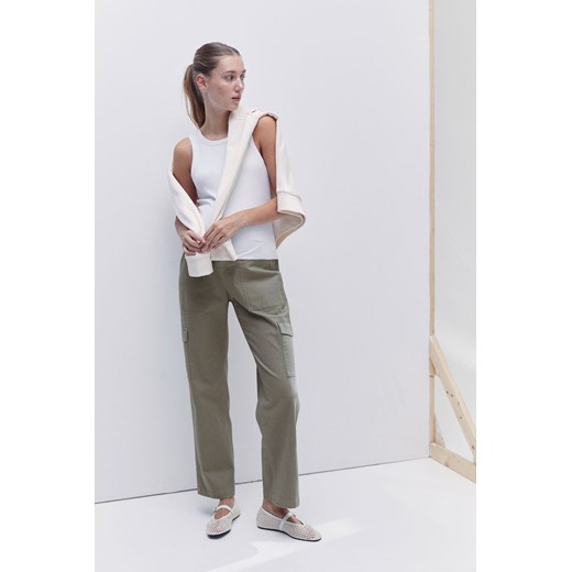 H & M - MAMA Spodnie cargo z diagonalu - Zielony ze sklepu H&M w kategorii Spodnie ciążowe - zdjęcie 169853193