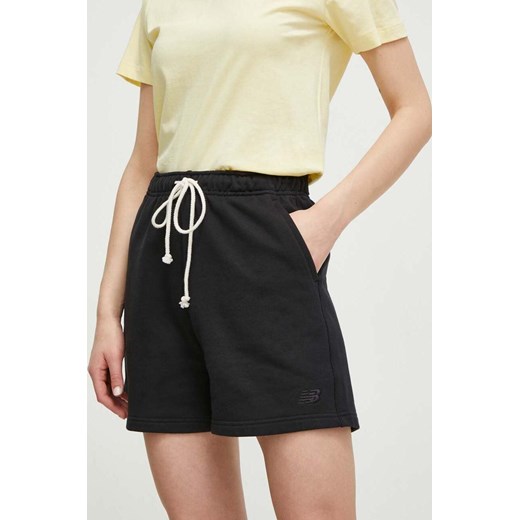 New Balance szorty bawełniane WS41508BK kolor czarny gładkie medium waist ze sklepu PRM w kategorii Szorty - zdjęcie 169854150