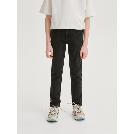 Reserved - Elastyczne jeansy slim - czarny ze sklepu Reserved w kategorii Spodnie chłopięce - zdjęcie 169857054
