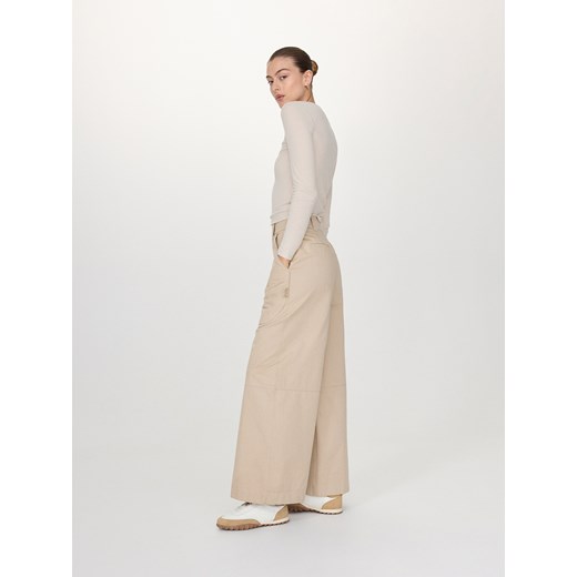 Reserved - Spodnie z szerokimi nogawkami - beżowy ze sklepu Reserved w kategorii Spodnie damskie - zdjęcie 169862533