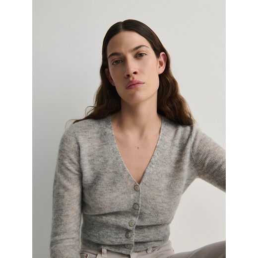 Sweter damski Reserved z dekoltem w serek