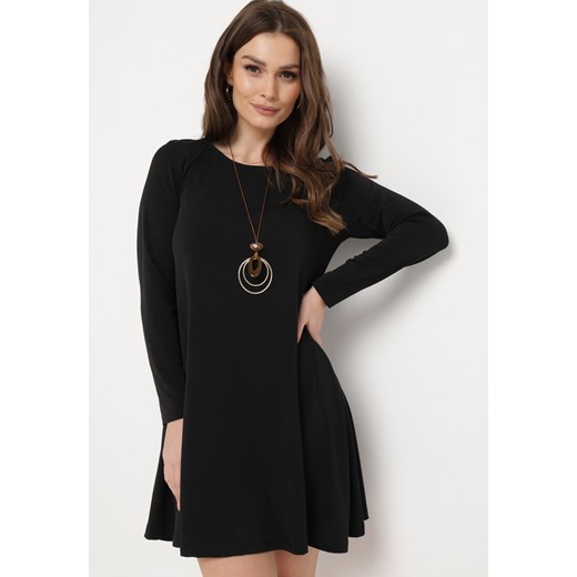 Czarna Sukienka Mini Trapezowa Dodatkowo Naszyjnik z Metalowymi Zawieszkami Alercha ze sklepu Born2be Odzież w kategorii Sukienki - zdjęcie 169879521
