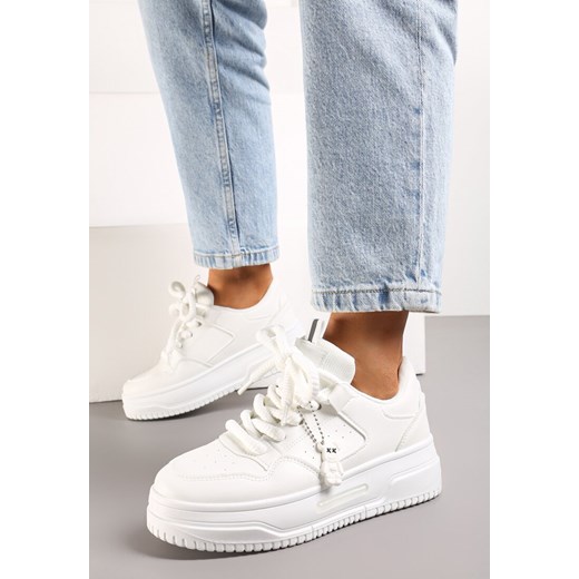 Białe Sneakersy na Grubej Podeszwie z Perforacją z Gumową Odczepianą Ozdobą Faer ze sklepu born2be.pl w kategorii Buty sportowe damskie - zdjęcie 169891734