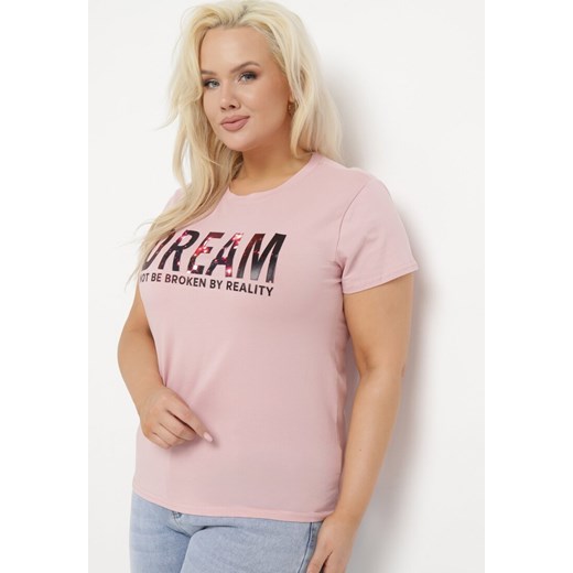 Różowy T-shirt z Bawełny Ozdobiony Napisem Niralle ze sklepu Born2be Odzież w kategorii Bluzki damskie - zdjęcie 169892652