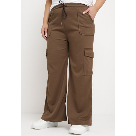 Brązowe Spodnie z Gumką w Talii z Szerokimi Nogawkami i Dużymi Kieszeniami Ubavia ze sklepu Born2be Odzież w kategorii Spodnie damskie - zdjęcie 169892692