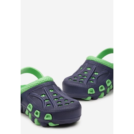 Granatowo-Zielone Casualowe Klapki Dziurkami z Kolorową Wyściółką i Paskiem na 43 wyprzedaż born2be.pl