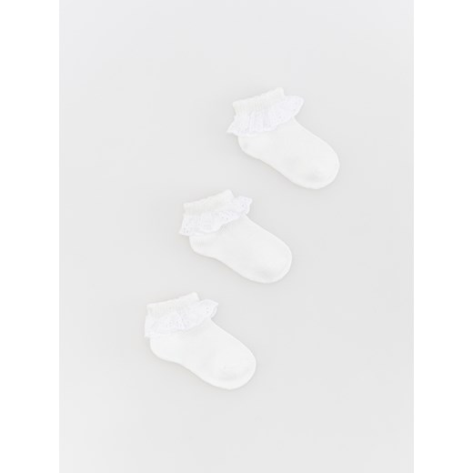 Reserved - Bawełniane skarpetki z falbanką 3 pack - złamana biel ze sklepu Reserved w kategorii Skarpetki dziecięce - zdjęcie 169961781
