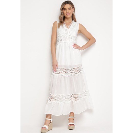 Biała Rozkloszowana Sukienka z Ażurowymi Zdobieniami Maxi Savanlia ze sklepu Born2be Odzież w kategorii Sukienki - zdjęcie 169971934