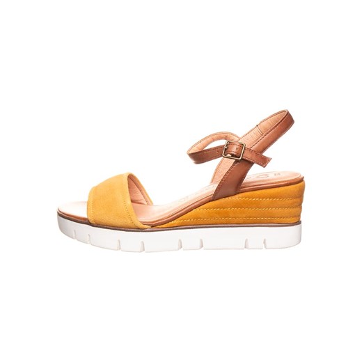 Marco Tozzi Skórzane sandały w kolorze żółto-brązowym na koturnie Marco Tozzi 38 Limango Polska promocja