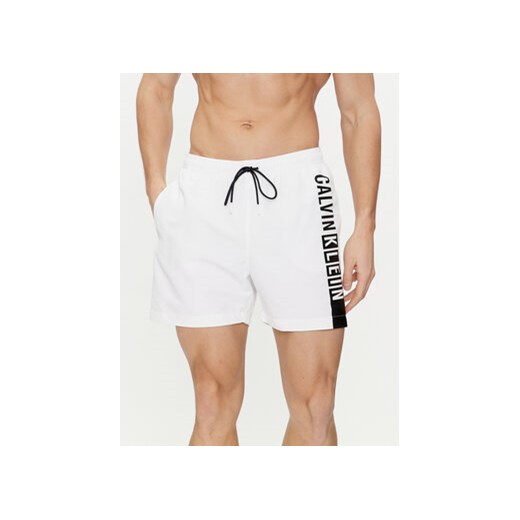 Calvin Klein Swimwear Szorty kąpielowe KM0KM00991 Biały Regular Fit ze sklepu MODIVO w kategorii Kąpielówki - zdjęcie 170009581