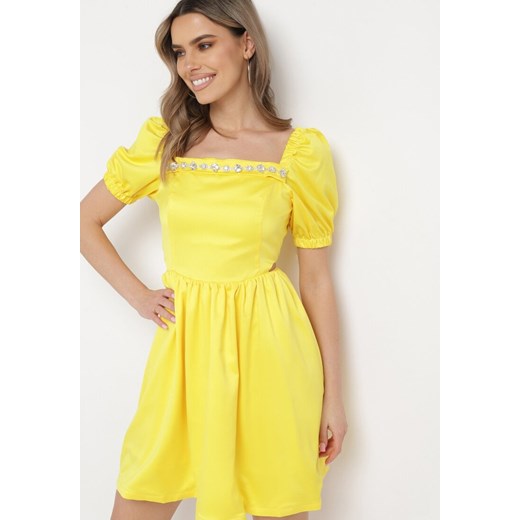 Żółta Sukienka Mini Rozkloszowana z Dekoltem Ozdobionym Cyrkoniami i Wycięciami po Bokach Delphira ze sklepu Born2be Odzież w kategorii Sukienki - zdjęcie 170020721