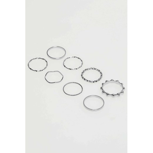 Zestaw delikatnych pierścionków w kolorze srebrnym ze sklepu Moodo.pl w kategorii Bransolety - zdjęcie 170023990