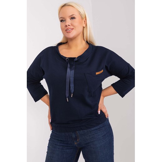 Granatowa bluza damska plus size z kieszonką Pasadena ze sklepu 5.10.15 w kategorii Bluzy damskie - zdjęcie 170043653