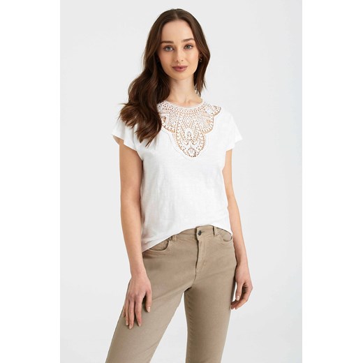 T-shirt damski z ozdobnym dekoltem biały ze sklepu 5.10.15 w kategorii Bluzki damskie - zdjęcie 170043662