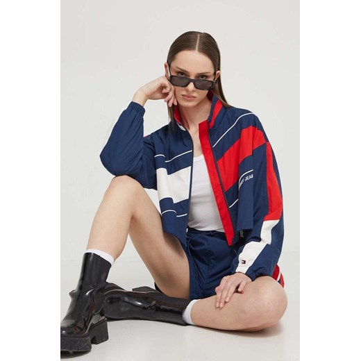 Tommy Jeans kurtka Archive Games damska kolor granatowy przejściowa oversize DW0DW18648 ze sklepu ANSWEAR.com w kategorii Kurtki damskie - zdjęcie 170116612