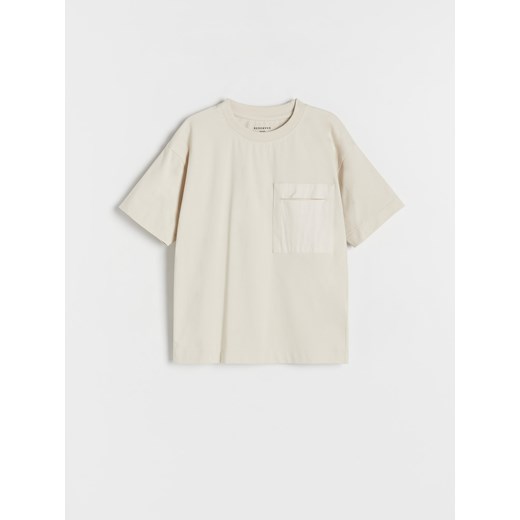 Reserved - T-shirt z kieszenią - beżowy ze sklepu Reserved w kategorii T-shirty chłopięce - zdjęcie 170125263