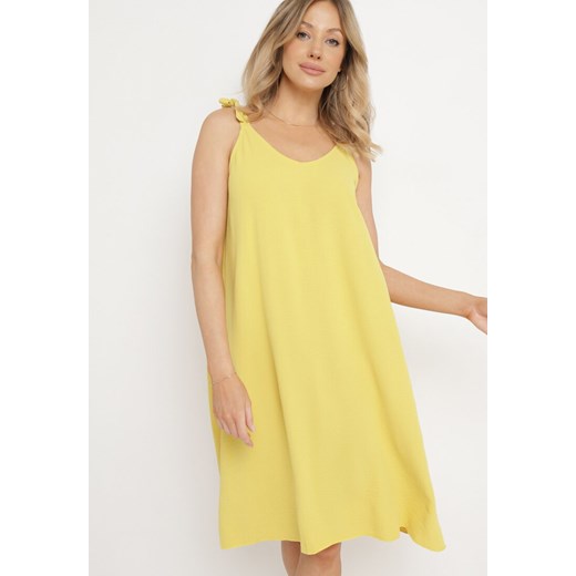 Żółta Midi Sukienka na Wiązanych Ramiączkach o Trapezowym Fasonie Urttica ze sklepu Born2be Odzież w kategorii Sukienki - zdjęcie 170139993