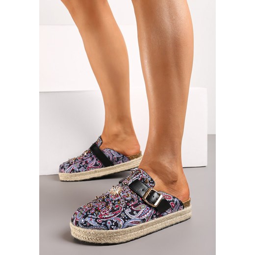 Czarne Klapki na Grubej Podeszwie z Ozdobnym Wzorem z Cyrkoniami i Sprzączką 40 born2be.pl promocja