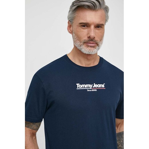 Tommy Jeans t-shirt bawełniany męski kolor granatowy z nadrukiem DM0DM18590 ze sklepu ANSWEAR.com w kategorii T-shirty męskie - zdjęcie 170176130