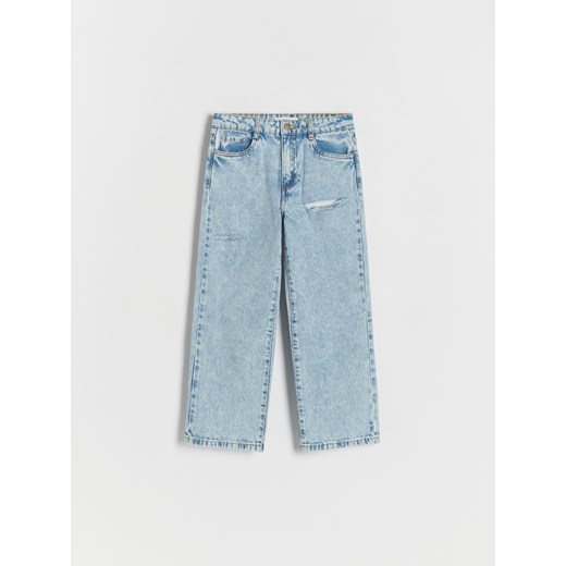 Reserved - Jeansy straight z przetarciami - niebieski ze sklepu Reserved w kategorii Spodnie dziewczęce - zdjęcie 170176160