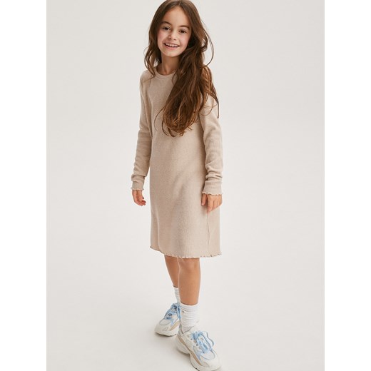 Reserved - Dzianinowa sukienka w prążek - kremowy ze sklepu Reserved w kategorii Sukienki dziewczęce - zdjęcie 170176402