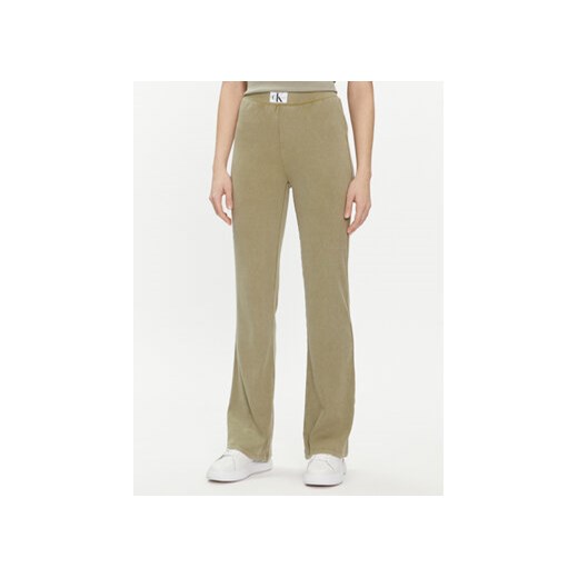 Calvin Klein Jeans Spodnie dresowe J20J223126 Zielony Regular Fit ze sklepu MODIVO w kategorii Spodnie damskie - zdjęcie 170211210