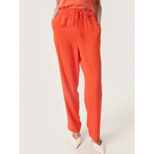Soaked in Luxury Spodnie &quot;Shirley&quot; w kolorze pomarańczowym ze sklepu Limango Polska w kategorii Spodnie damskie - zdjęcie 170213660