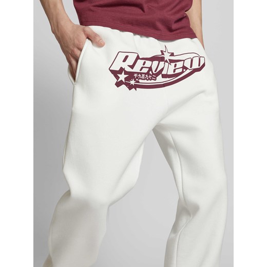 Spodnie dresowe o kroju regular fit z nadrukiem z logo Review XL Peek&Cloppenburg 