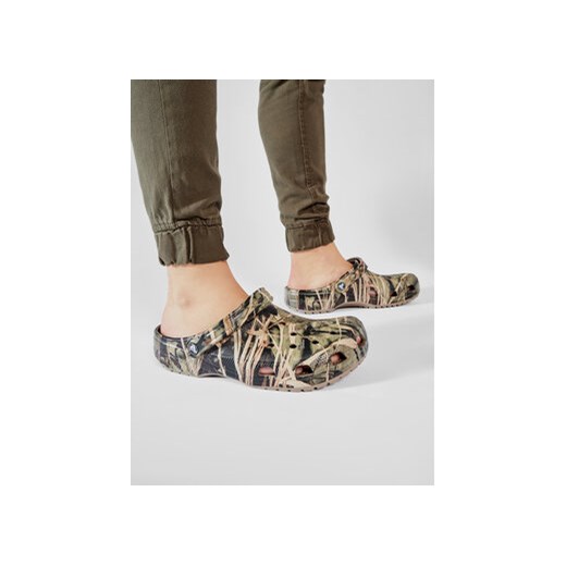 Crocs Klapki Classic Realtree 12132 Zielony Crocs 48_5 MODIVO