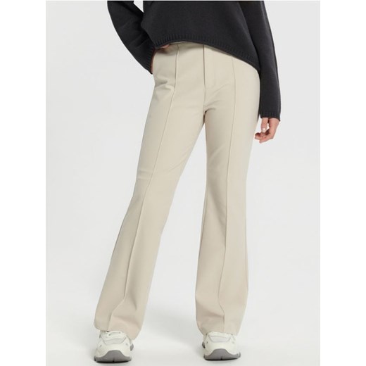 Sinsay - Spodnie flare - kremowy ze sklepu Sinsay w kategorii Spodnie damskie - zdjęcie 170246732