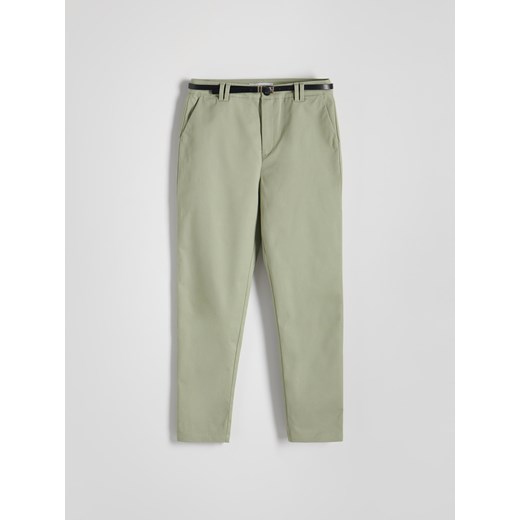 Reserved - Spodnie chino z paskiem - jasnozielony ze sklepu Reserved w kategorii Spodnie damskie - zdjęcie 170263151