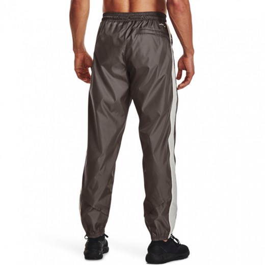 Męskie spodnie treningowe UNDER ARMOUR UA Legacy Woven Pants ze sklepu Sportstylestory.com w kategorii Spodnie męskie - zdjęcie 170276610